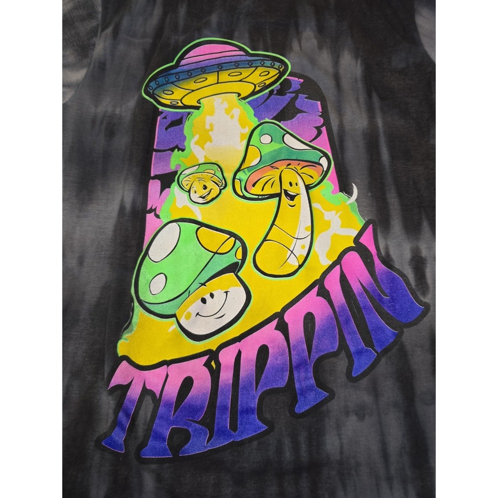 FRESH LAUNDRY BLACK PINK GREEN TRIPPIN MUSHROOMS GRAPHIC T-SHIRT SZ Small